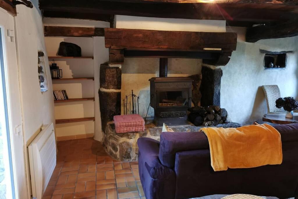 Petite Maison Dans Les Monts D'Arree Ty Coz Commana Eksteriør billede