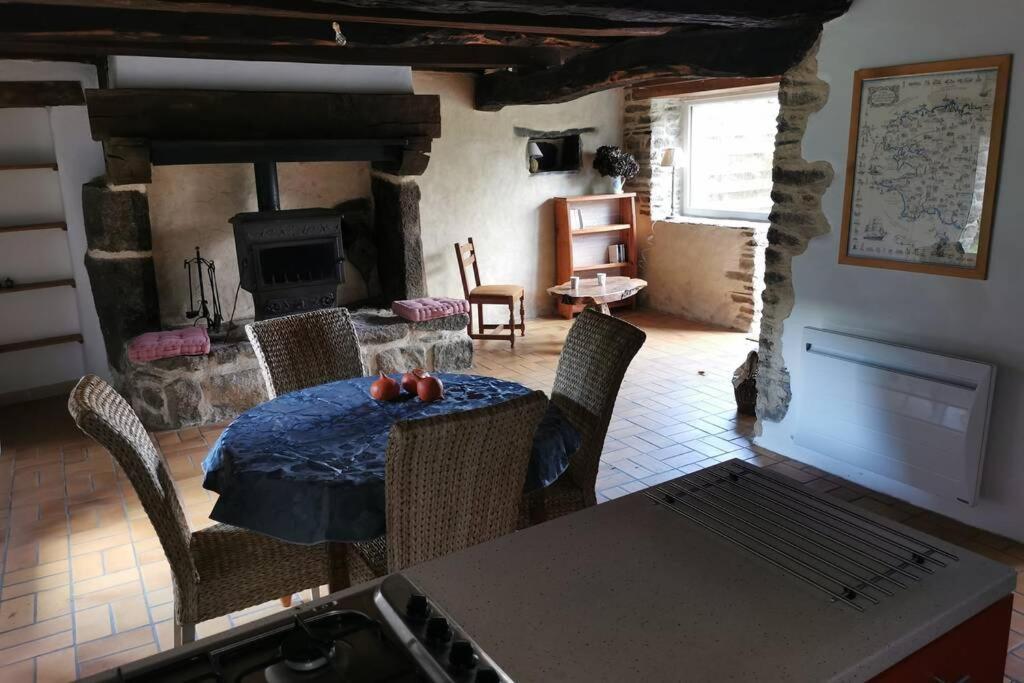 Petite Maison Dans Les Monts D'Arree Ty Coz Commana Eksteriør billede